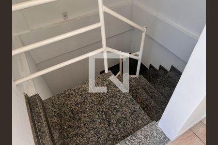 Casa à venda com 88m², 3 quartos e 1 vaga Casa à venda com 88m², 3 quartos e 1 vagaEscada Terceiro Andar