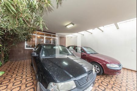 Casa à venda com 218m², 4 quartos e 3 vagas Casa à venda com 218m², 4 quartos e 3 vagasGaragem