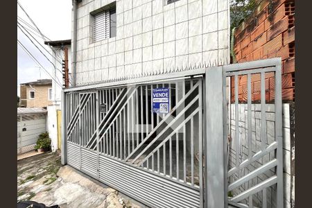 Casa à venda com 80m², 3 quartos e 1 vaga Casa à venda com 80m², 3 quartos e 1 vagaFachada