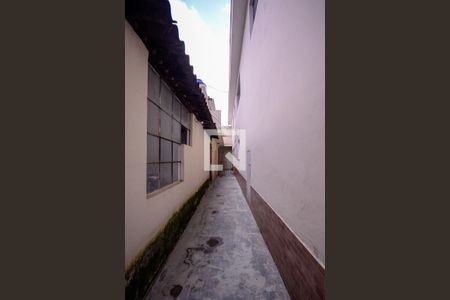 Casa à venda com 500m², 5 quartos e 4 vagas Casa à venda com 500m², 5 quartos e 4 vagasCorredor de entrada para casa 3