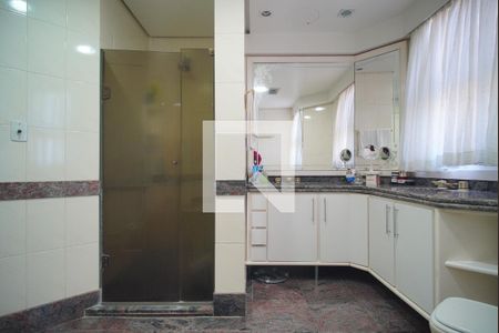 Apartamento à venda com 221m², 4 quartos e 3 vagas Apartamento à venda com 221m², 4 quartos e 3 vagasBanheiro da Suíte