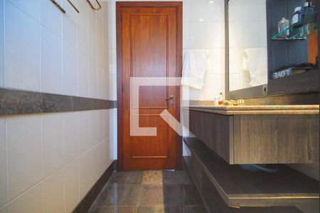 Apartamento à venda com 221m², 4 quartos e 3 vagas Apartamento à venda com 221m², 4 quartos e 3 vagasBanheiro 1