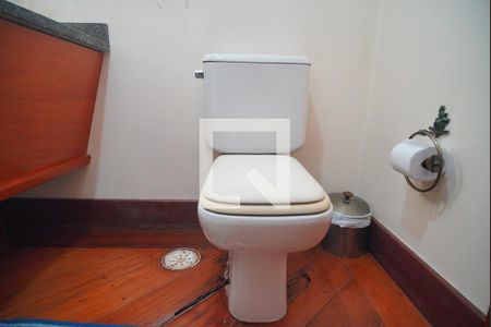 Apartamento à venda com 221m², 4 quartos e 3 vagas Apartamento à venda com 221m², 4 quartos e 3 vagasLavabo