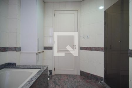 Apartamento à venda com 221m², 4 quartos e 3 vagas Apartamento à venda com 221m², 4 quartos e 3 vagasBanheiro da Suíte