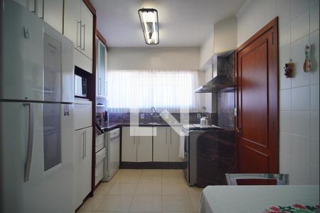 Apartamento à venda com 221m², 4 quartos e 3 vagas Apartamento à venda com 221m², 4 quartos e 3 vagasCozinha