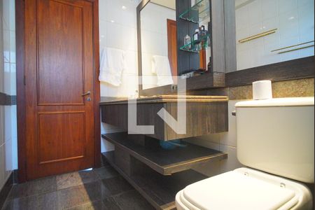 Apartamento à venda com 221m², 4 quartos e 3 vagas Apartamento à venda com 221m², 4 quartos e 3 vagasBanheiro 1