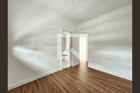 Apartamento à venda com 135m², 4 quartos e 3 vagas Apartamento à venda com 135m², 4 quartos e 3 vagasQuarto Semi Suíte 4