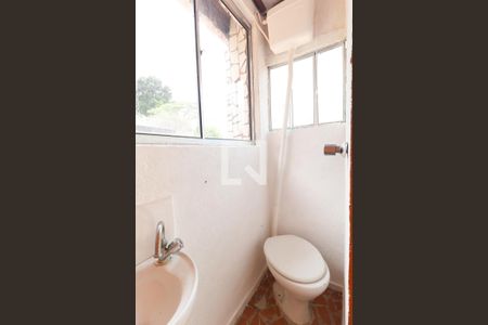 Casa para alugar com 70m², 2 quartos e sem vaga Casa para alugar com 70m², 2 quartos e sem vagaBanheiro de Serviço