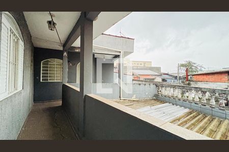 Casa à venda com 160m², 3 quartos e 3 vagas Casa à venda com 160m², 3 quartos e 3 vagasVaranda