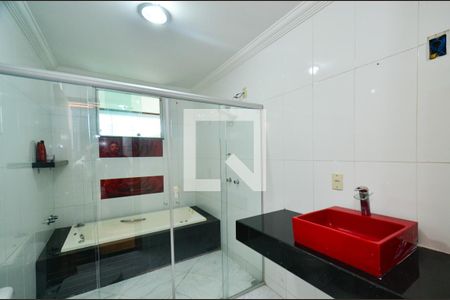 Casa à venda com 340m², 6 quartos e 10 vagas Casa à venda com 340m², 6 quartos e 10 vagasBanheiro suite