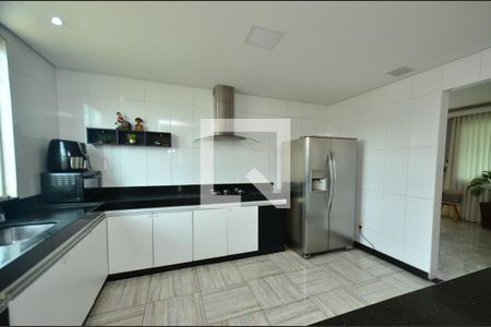 Casa à venda com 340m², 6 quartos e 10 vagas Casa à venda com 340m², 6 quartos e 10 vagasCozinha casa1