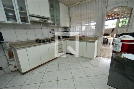 Casa à venda com 340m², 6 quartos e 10 vagas Casa à venda com 340m², 6 quartos e 10 vagasCozinha casa2