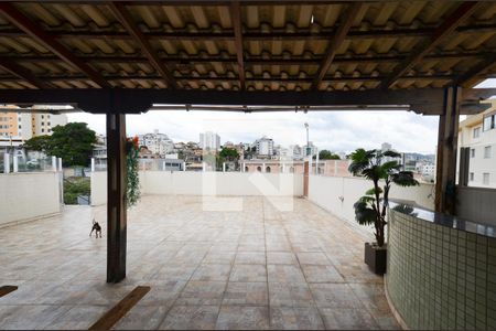 Casa à venda com 340m², 6 quartos e 10 vagas Casa à venda com 340m², 6 quartos e 10 vagasCobertura