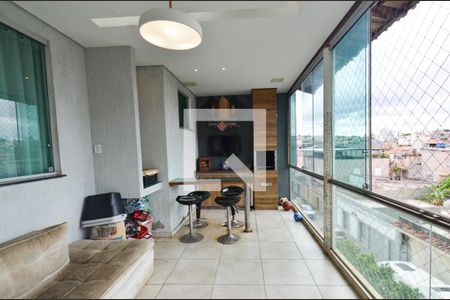 Casa à venda com 340m², 6 quartos e 10 vagas Casa à venda com 340m², 6 quartos e 10 vagasVaranda casa1