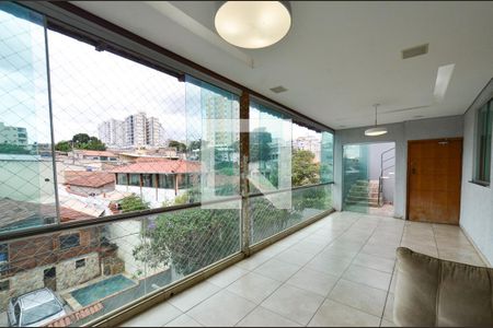 Casa à venda com 340m², 6 quartos e 10 vagas Casa à venda com 340m², 6 quartos e 10 vagasVaranda casa1
