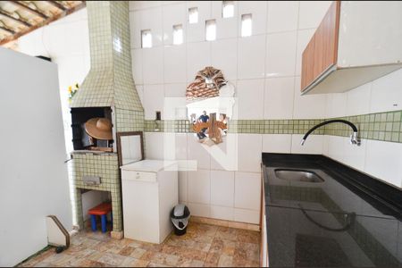 Casa à venda com 340m², 6 quartos e 10 vagas Casa à venda com 340m², 6 quartos e 10 vagasCobertura