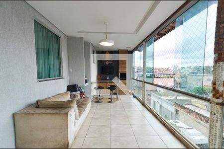 Casa à venda com 340m², 6 quartos e 10 vagas Casa à venda com 340m², 6 quartos e 10 vagasVaranda casa1