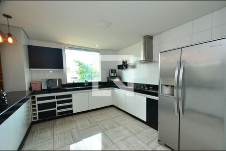 Casa à venda com 340m², 6 quartos e 10 vagas Casa à venda com 340m², 6 quartos e 10 vagasCozinha casa1