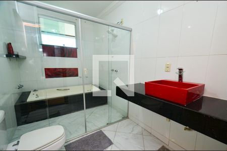 Casa à venda com 340m², 6 quartos e 10 vagas Casa à venda com 340m², 6 quartos e 10 vagasBanheiro suite