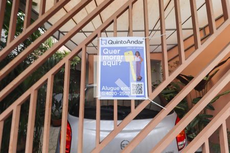 Casa à venda com 234m², 4 quartos e 4 vagas Casa à venda com 234m², 4 quartos e 4 vagasPlaca