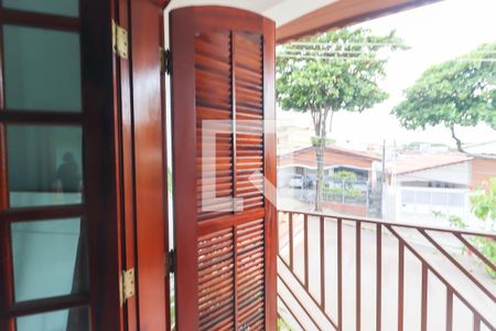 Casa à venda com 234m², 4 quartos e 4 vagas Casa à venda com 234m², 4 quartos e 4 vagasQuarto