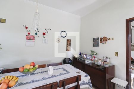 Casa à venda com 234m², 4 quartos e 4 vagas Casa à venda com 234m², 4 quartos e 4 vagasSala