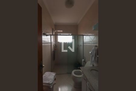 Casa à venda com 234m², 4 quartos e 4 vagas Casa à venda com 234m², 4 quartos e 4 vagasBanheiro