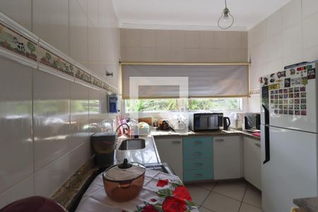 Casa à venda com 234m², 4 quartos e 4 vagas Casa à venda com 234m², 4 quartos e 4 vagasSala