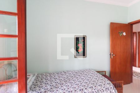 Casa à venda com 234m², 4 quartos e 4 vagas Casa à venda com 234m², 4 quartos e 4 vagasQuarto