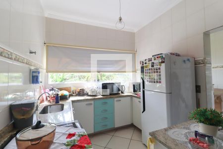 Casa à venda com 234m², 4 quartos e 4 vagas Casa à venda com 234m², 4 quartos e 4 vagasSala