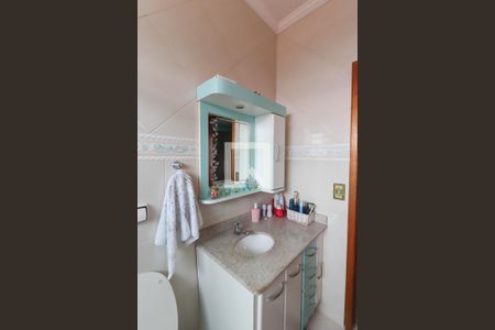 Casa à venda com 234m², 4 quartos e 4 vagas Casa à venda com 234m², 4 quartos e 4 vagasBanheiro