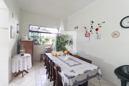 Casa à venda com 234m², 4 quartos e 4 vagas Casa à venda com 234m², 4 quartos e 4 vagasSala