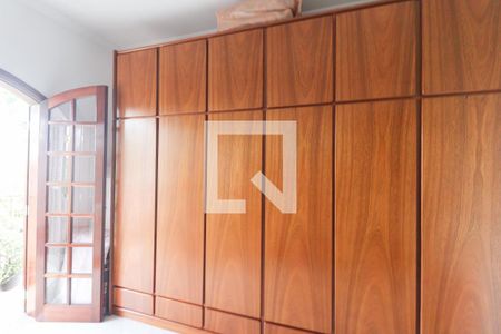 Casa à venda com 234m², 4 quartos e 4 vagas Casa à venda com 234m², 4 quartos e 4 vagasQuarto