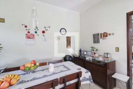 Casa à venda com 234m², 4 quartos e 4 vagas Casa à venda com 234m², 4 quartos e 4 vagasSala