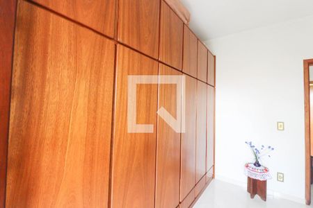 Casa à venda com 234m², 4 quartos e 4 vagas Casa à venda com 234m², 4 quartos e 4 vagasQuarto