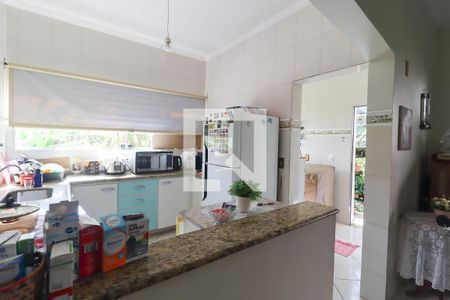 Casa à venda com 234m², 4 quartos e 4 vagas Casa à venda com 234m², 4 quartos e 4 vagasSala