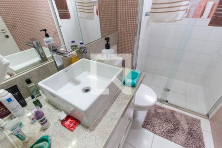 Apartamento à venda com 140m², 3 quartos e 2 vagas Apartamento à venda com 140m², 3 quartos e 2 vagasSuíte