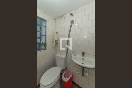 Casa à venda com 300m², 3 quartos e 3 vagas Casa à venda com 300m², 3 quartos e 3 vagasBanheiro de Serviço