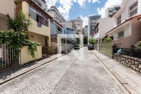 Casa à venda com 250m², 4 quartos e 2 vagasVila