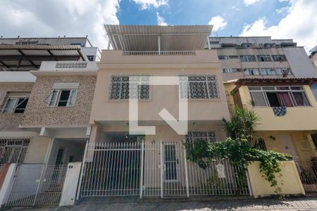 Casa à venda com 250m², 4 quartos e 2 vagasFachada da casa