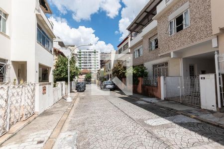 Casa à venda com 250m², 4 quartos e 2 vagasVila