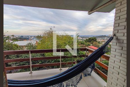 Casa à venda com 328m², 3 quartos e 6 vagas Casa à venda com 328m², 3 quartos e 6 vagasvaranda