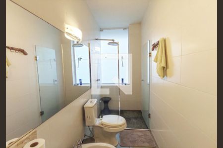 Casa à venda com 328m², 3 quartos e 6 vagas Casa à venda com 328m², 3 quartos e 6 vagasBanheiro