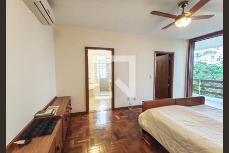 Casa à venda com 328m², 3 quartos e 6 vagas Casa à venda com 328m², 3 quartos e 6 vagasQuarto