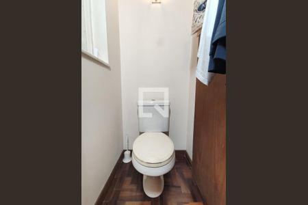Casa à venda com 328m², 3 quartos e 6 vagas Casa à venda com 328m², 3 quartos e 6 vagasBanheiro
