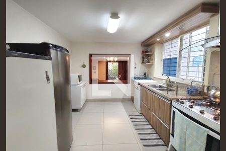 Casa à venda com 328m², 3 quartos e 6 vagas Casa à venda com 328m², 3 quartos e 6 vagasCozinha