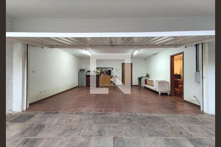 Casa à venda com 328m², 3 quartos e 6 vagas Casa à venda com 328m², 3 quartos e 6 vagasGaragem