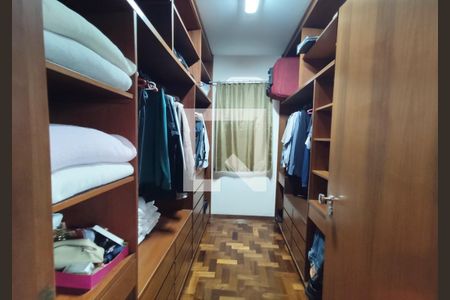 Casa à venda com 328m², 3 quartos e 6 vagas Casa à venda com 328m², 3 quartos e 6 vagasCloset