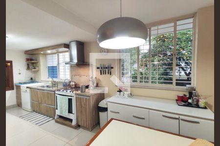 Casa à venda com 328m², 3 quartos e 6 vagas Casa à venda com 328m², 3 quartos e 6 vagasCozinha