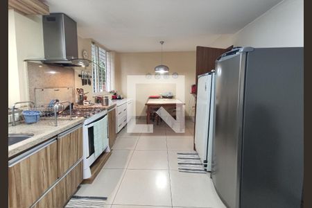 Casa à venda com 328m², 3 quartos e 6 vagas Casa à venda com 328m², 3 quartos e 6 vagasCozinha